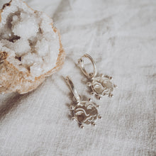 Load image into Gallery viewer, Aelia Hoops