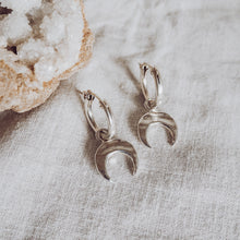 Load image into Gallery viewer, Sasi Hoops