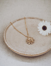 Load image into Gallery viewer, Daisy Necklace
